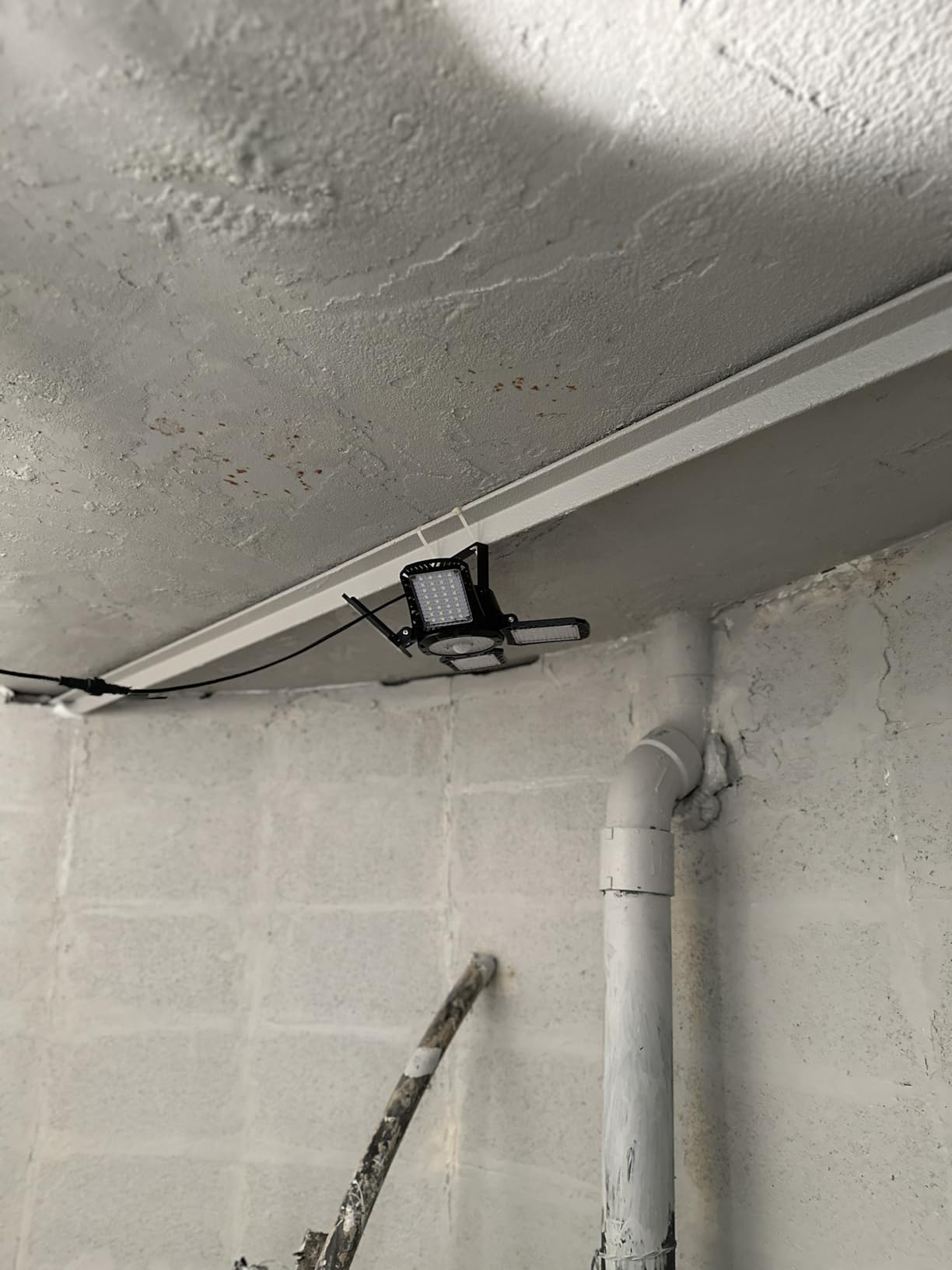 Wet & Forget 803064 Miss Muffet's Revenge Indoor and Outdoor Spider Killer with Attached Sprayer, 64 Fluid Ounces, Ready to Use - Customer Photo 2