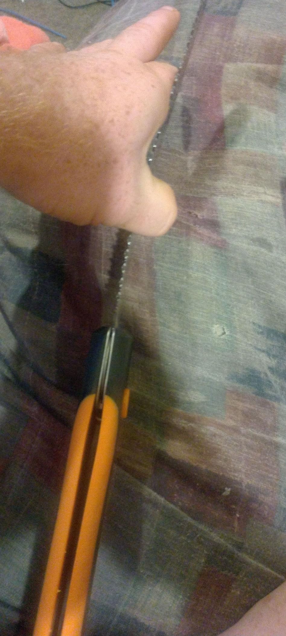 Fiskars Hand Saw, Folding Saw with Dual Position Locking Saw Blade for Overhand Cuts and Under Cuts and Power Tooth Blade with Triple Ground Teeth, Soft Grip 10-Inch Pruning Saw - Customer Photo 1