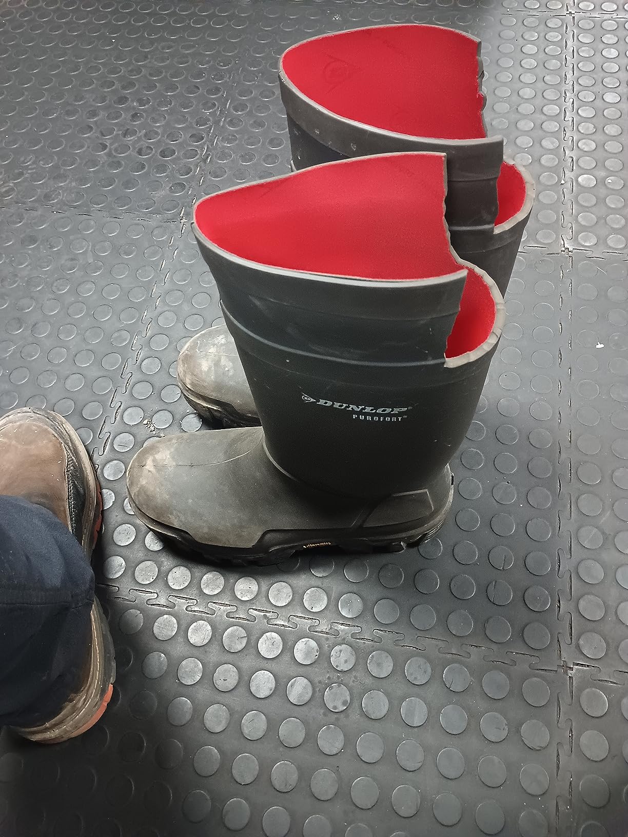 Dunlop Explorer Full Safety with Vibram Sole - Work boots for Men & Women - Waterproof Safety boots with Steel Toe - Rubber boots with cold insulation - Chemical and Slip Resistant - Black - Size 6-15 - Customer Photo 1