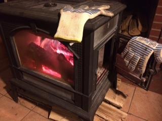 GRILL HEAT AID Extreme Heat Resistant BBQ Gloves - 1472°F Grill Gloves Heat Proof for Men EN407 Certified Fireproof Grilling Gloves for Fire Pit & Smoker, High Temp Grill Mitts for Outdoor Pizza Oven Customer Review GRILL HEAT AID Extreme Heat Resistant BBQ Gloves - 1472°F Grill Gloves Heat Proof for Men EN407 Certified Fireproof Grilling Gloves for Fire Pit & Smoker, High Temp Grill Mitts for Outdoor Pizza Oven - Customer Photo 1