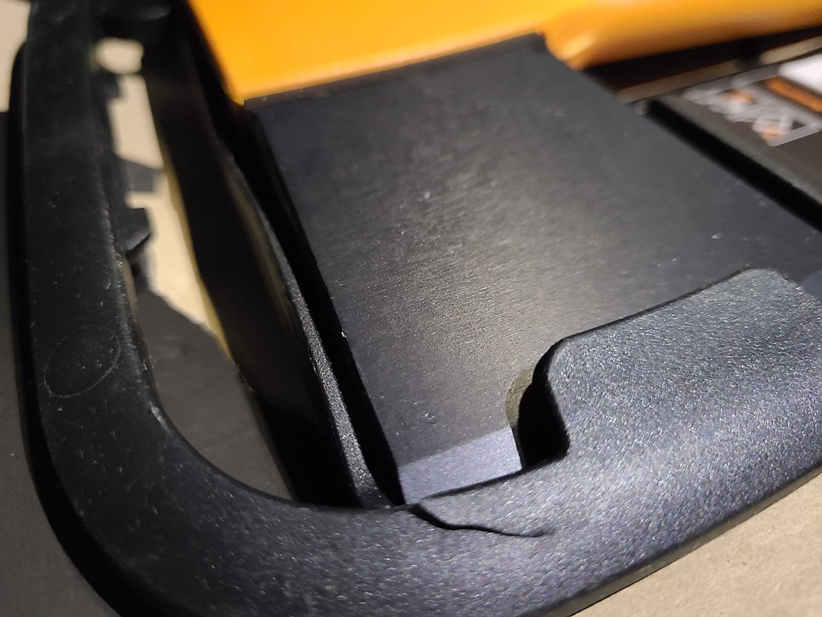 Fiskars Chopping Axe S X10, Storage and Carrying Case Included, Length: 44 cm, Non-Stick Coating, High Steel Blade/Fibreglass Handle, Black/Orange, 1015619 - Customer Photo 1