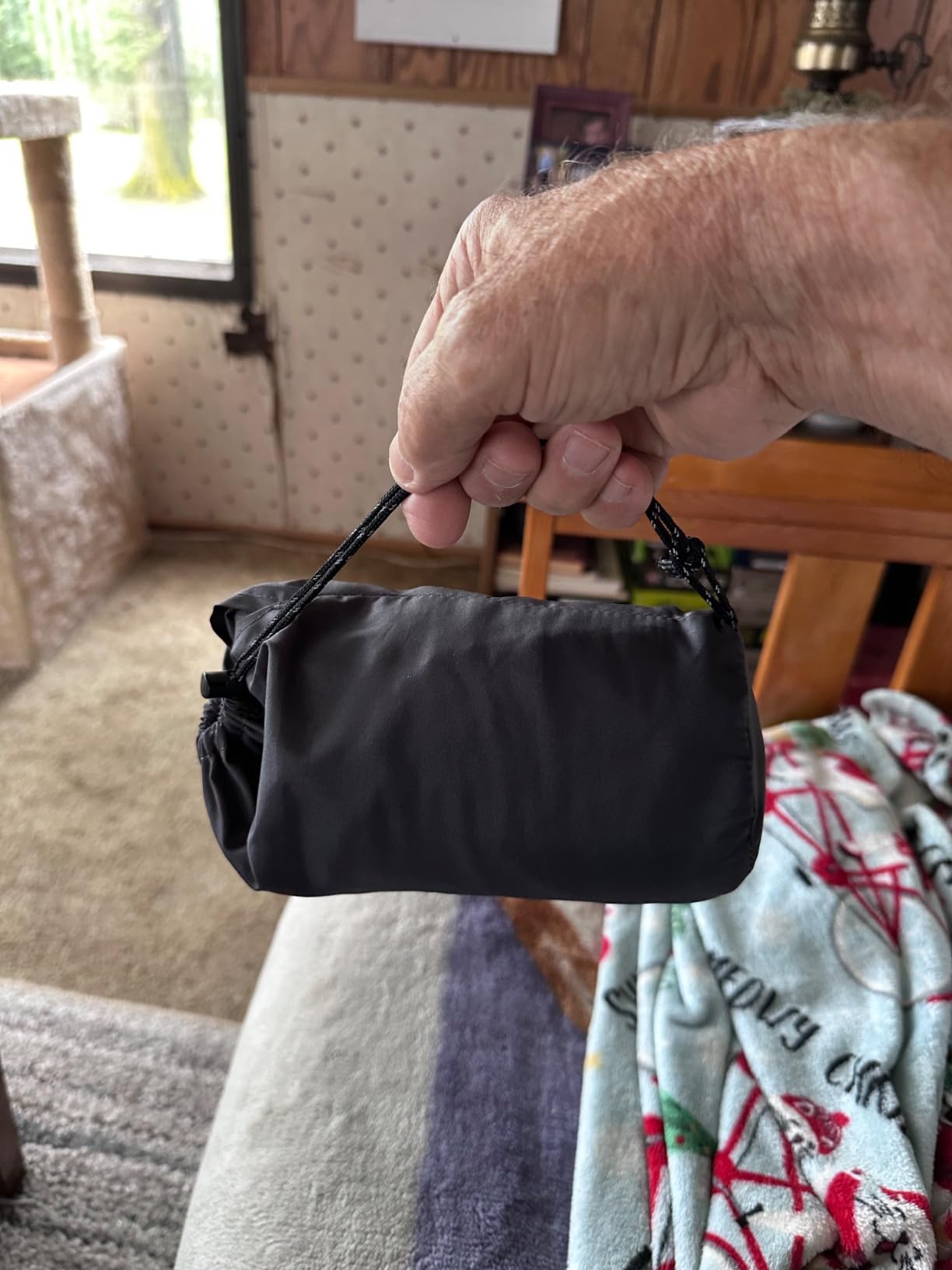 Klymit Luxe Travel Pillow, Lightweight Inflatable Hybrid Airplane, Backpacking, Hammock, and Camping Pillow, Grey - Customer Photo 5