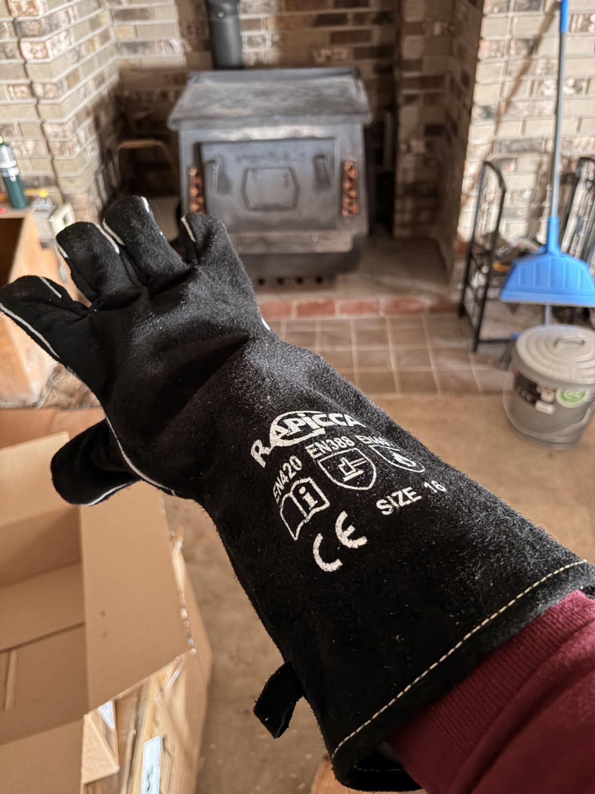 Fireplace Gloves Fire Heat Resistant: Dark-Grey 16IN 932°F - Fireproof Leather for Fireplace Fire Pit Wood Stove Campfire Furnace BBQ Grill Oven Stick Mig Welding Welder Gear - Birthday Gift XL Customer Review Fireplace Gloves Fire Heat Resistant: Dark-Grey 16IN 932°F - Fireproof Leather for Fireplace Fire Pit Wood Stove Campfire Furnace BBQ Grill Oven Stick Mig Welding Welder Gear - Birthday Gift XL - Customer Photo 1