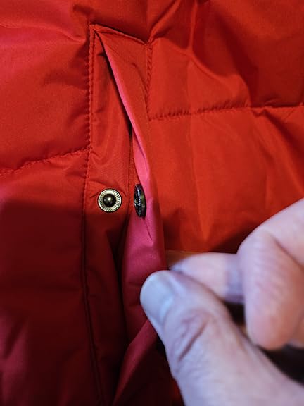 Amazon Essentials Men's Mid-Weight Puffer Vest - Customer Photo 3