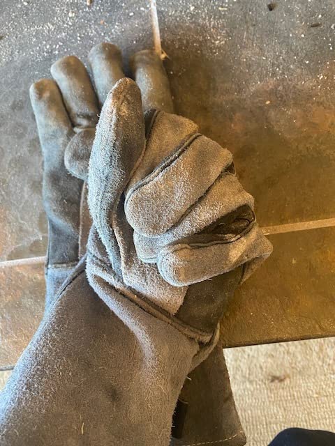 16 Inches,932°F,Leather Welding Gloves, Heat/Fire Resistant,Large Mitts for BBQ,Oven,Grill,Fireplace,Tig,Mig,Forge,Baking,Furnace,Stove,Pot Holder,Animal Handling Glove.L Black-gray Customer Review 16 Inches,932°F,Leather Welding Gloves, Heat/Fire Resistant,Large Mitts for BBQ,Oven,Grill,Fireplace,Tig,Mig,Forge,Baking,Furnace,Stove,Pot Holder,Animal Handling Glove.L Black-gray - Customer Photo 1