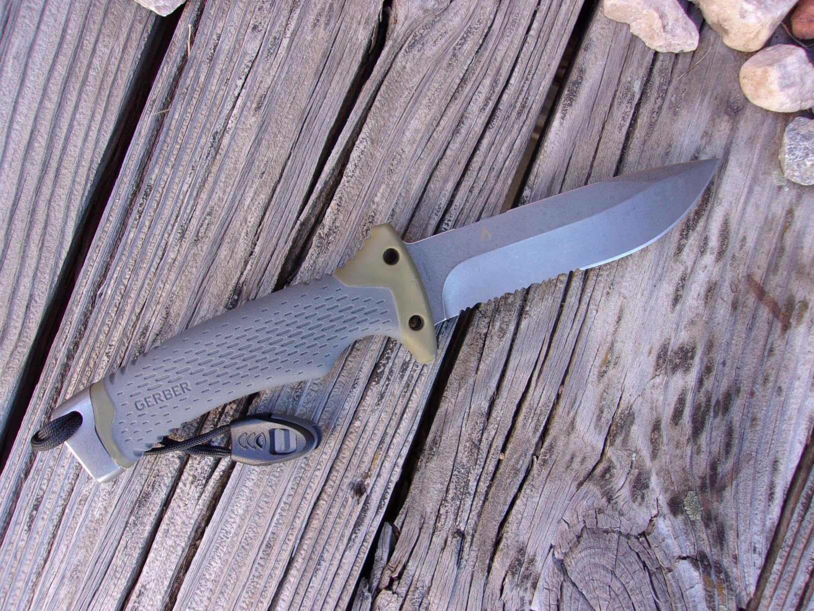 Gerber Gear Ultimate Survival Knife, Fixed Blade Knife with Combo Edge, includes Fire Starter Edge and Ferro Rod, Whistle, Sheath with Integrated Sharpener - Bushcraft, Hunting and Camping Tool - Customer Photo 3