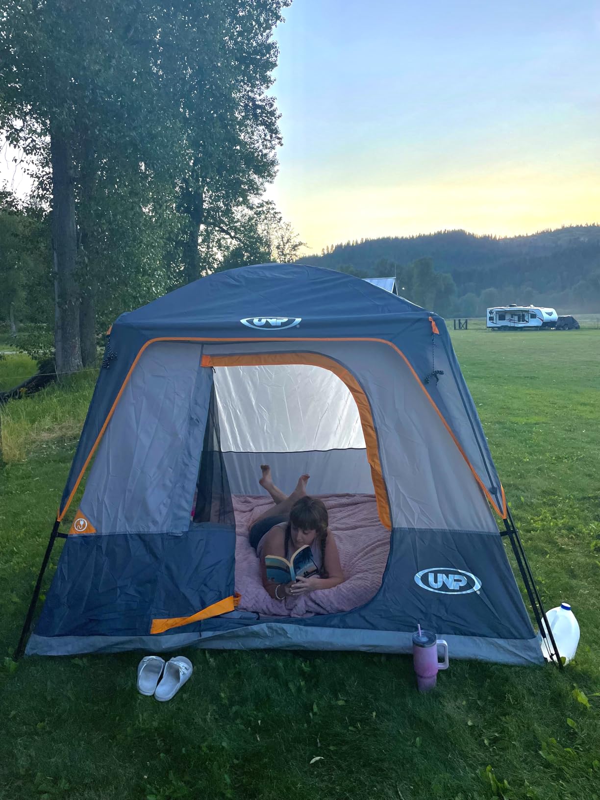 UNP 2/4/6/8 Person Tent, Portable Cabin Tent, Camping Tent 4-Person Easy Set Up, Waterproof with Top Rainfly - Customer Photo 2