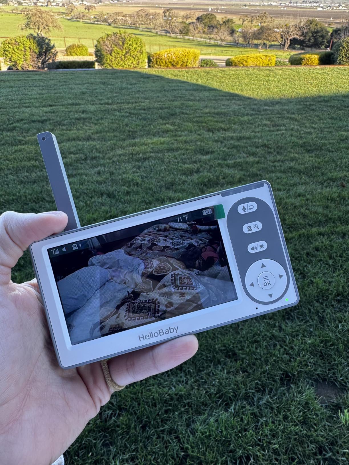 HelloBaby 4.3'' Video Baby Monitor with 30 Hours Battery, Remote Pan-Tilt-Zoom Baby Monitor No WiFi, Baby Monitor with Camera and Audio, Night Vision, ECO Mode, Two-way Talk, 8 Lullabies, 1000ft Range - Customer Photo 1