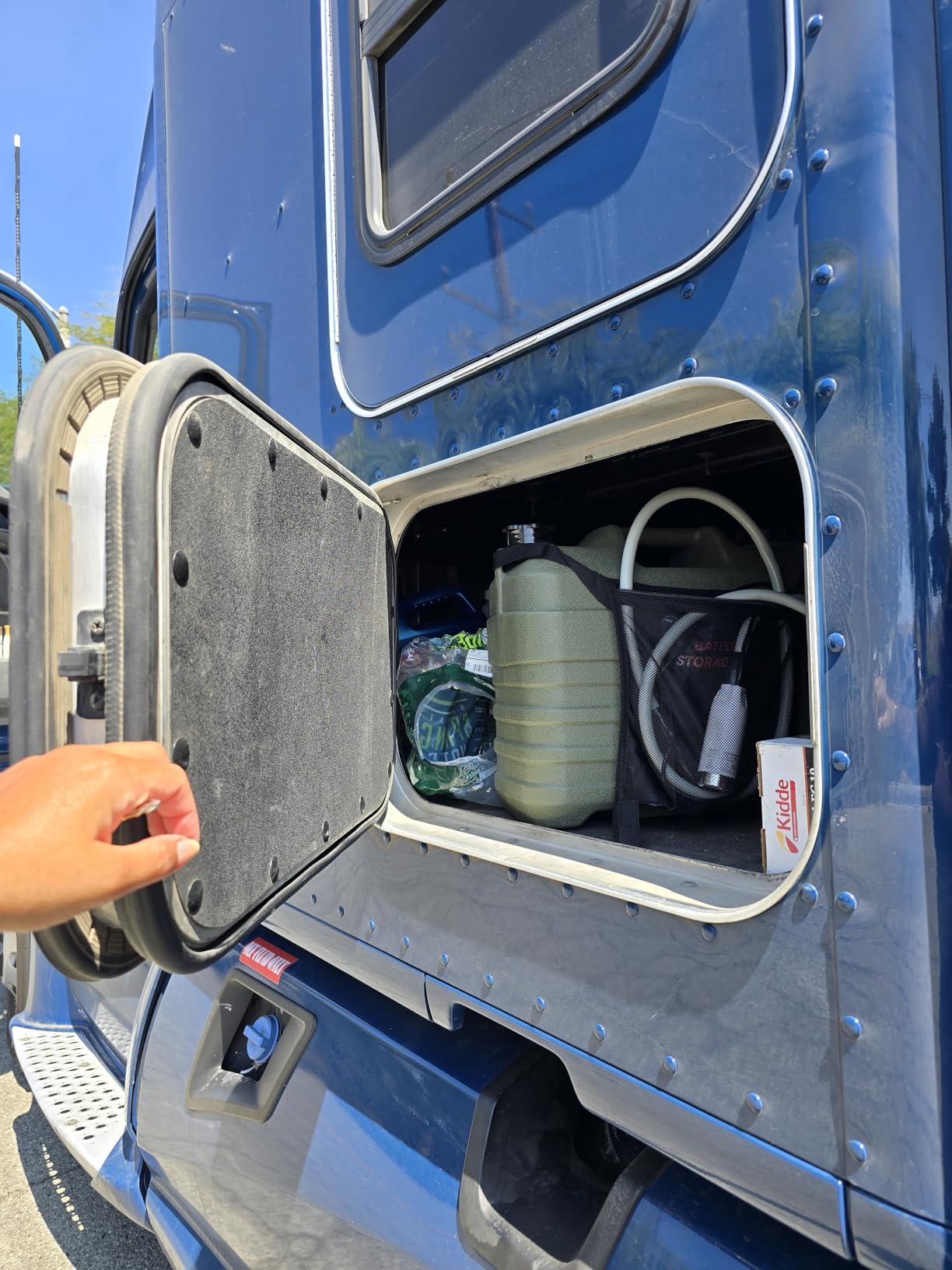 Portable Shower for Camping with Integrated Design - Spill-Resistant, Electric Camping Shower, 5-Gallon Food-Grade Water Jug - Customer Photo 3