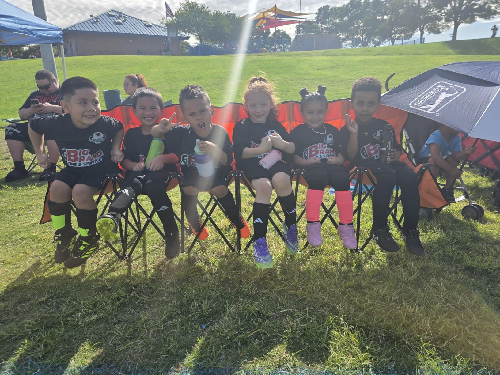 VEVOR Portable Folding Bench, 8 Seats Foldable Sideline Bench, Outdoor Camping Bench Chair with Carry Bag & Backrest, Team Sport Sideline Bench for Football Fishing, No Assembly Instant Seating, Black - Customer Photo 1