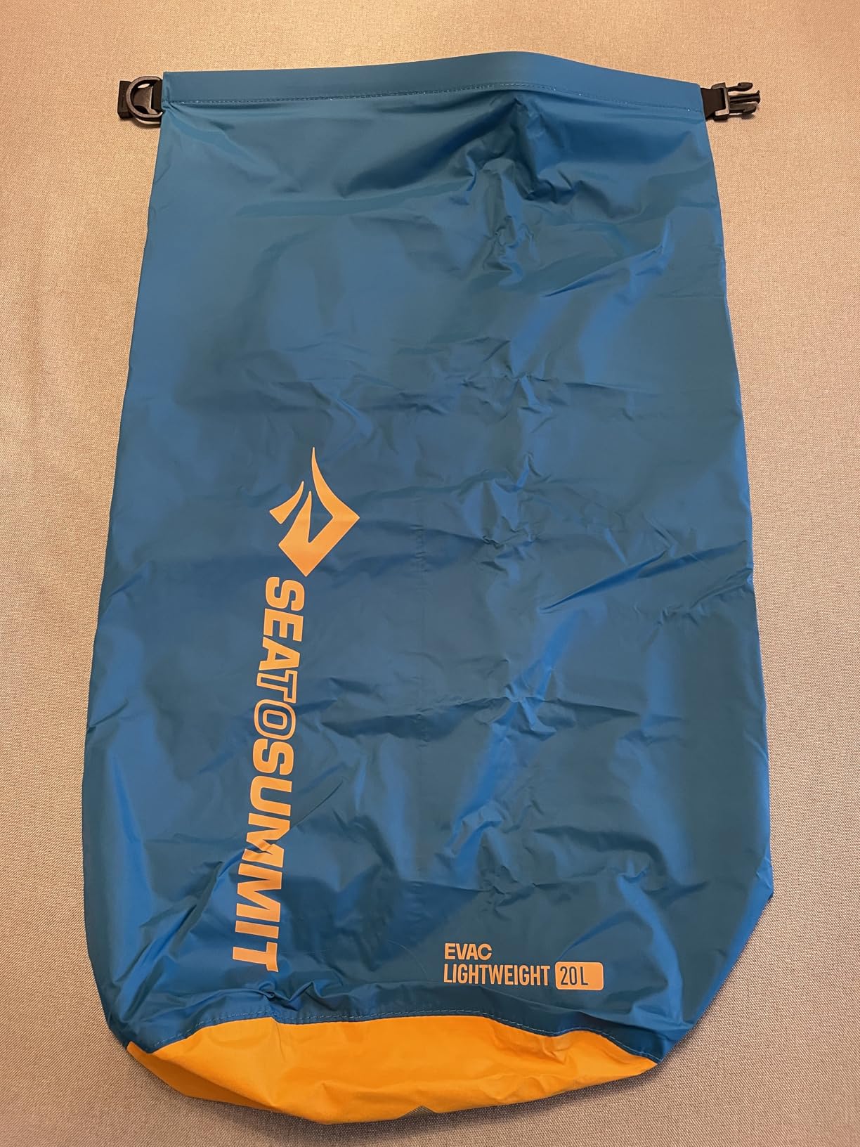 Sea to Summit eVac Dry Bag, Roll-Top Compression Sack, 3 Liter, Beluga Black - Customer Photo 3